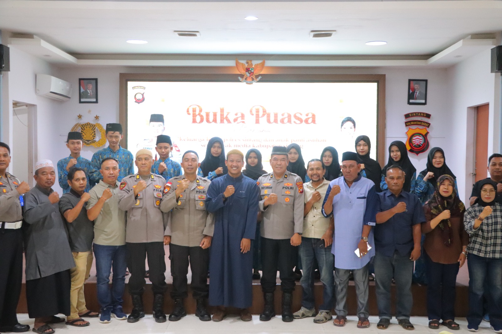 *Hangatnya Ramadhan, Polres Sintang Buka Bersama Anak Panti Asuhan dan Awak Media*