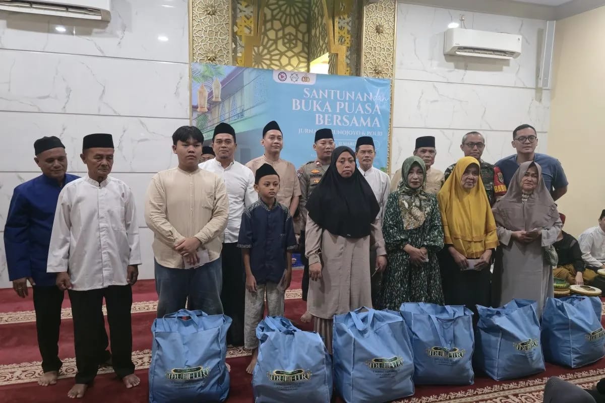 Polri bersama jurnalis beri santunan untuk 100 anak yatim piatu