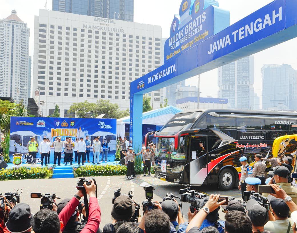 Kapolri Lepas 80 Bus Mudik Gratis, Pastikan Kesiapan Sopir Antar Masyarakat ke Tujuan