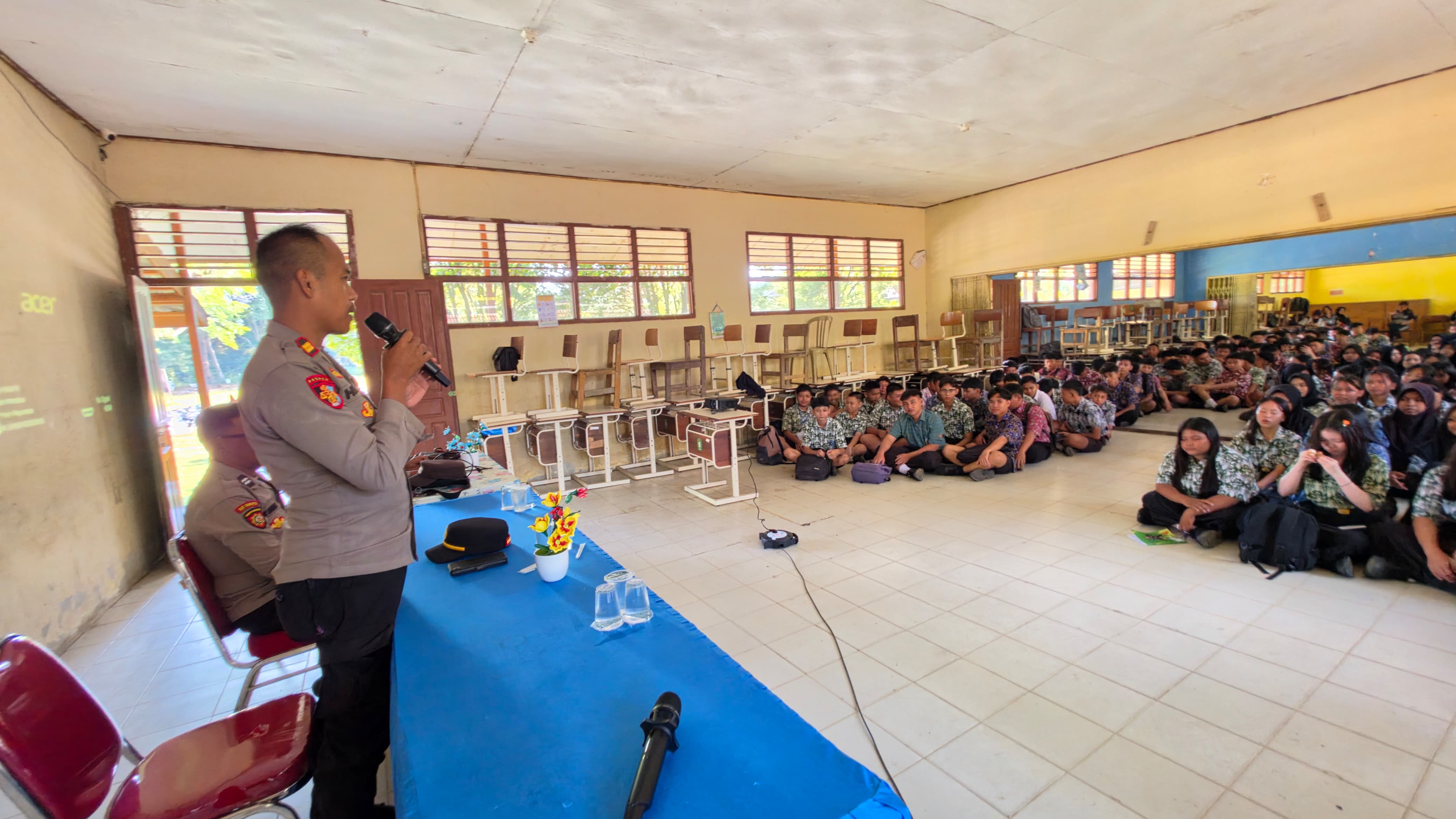 Kapolsek Sepauk Edukasi Siswa Baru Cegah Bullying dan Tertib Berlalu Lintas