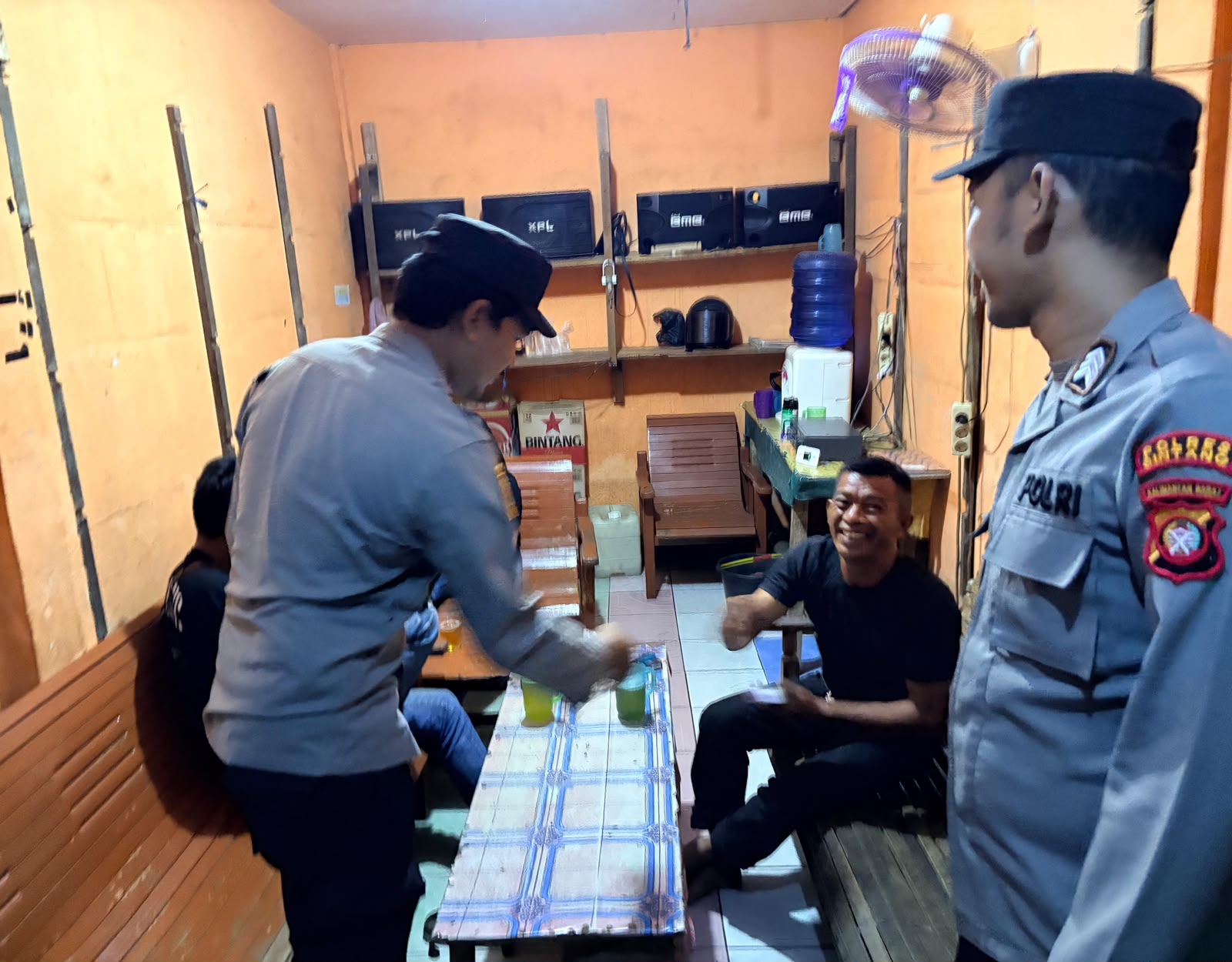 Patroli Kamtibmas Polsek Sintang Kota Hadirkan Rasa Aman di Pusat Aktivitas Masyarakat