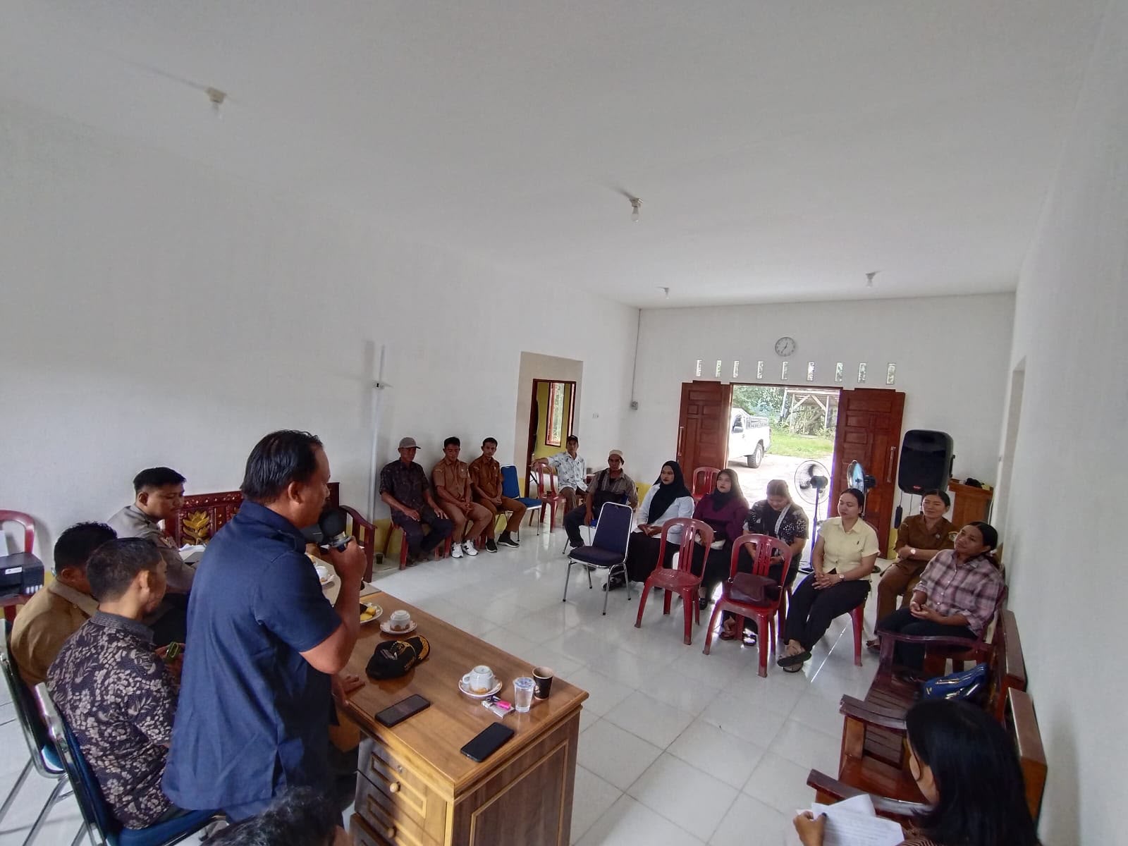 Bhabinkamtibmas Hadiri Musdes RKPDes di Desa Ampar Bedang