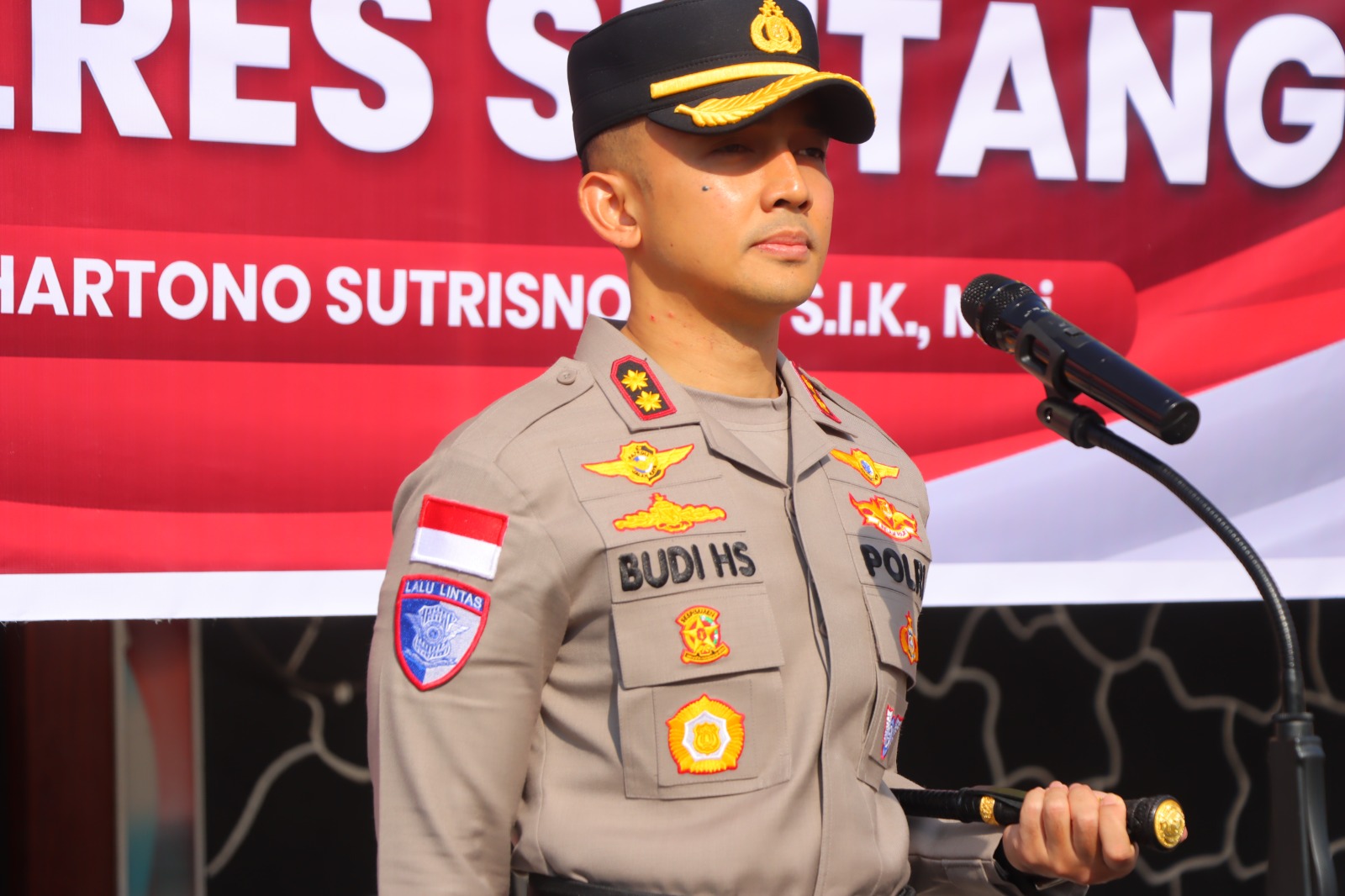 Apel Perdana, Kapolres Sintang AKBP Budi Hartono Ajak Personel Tingkatkan Profesionalisme