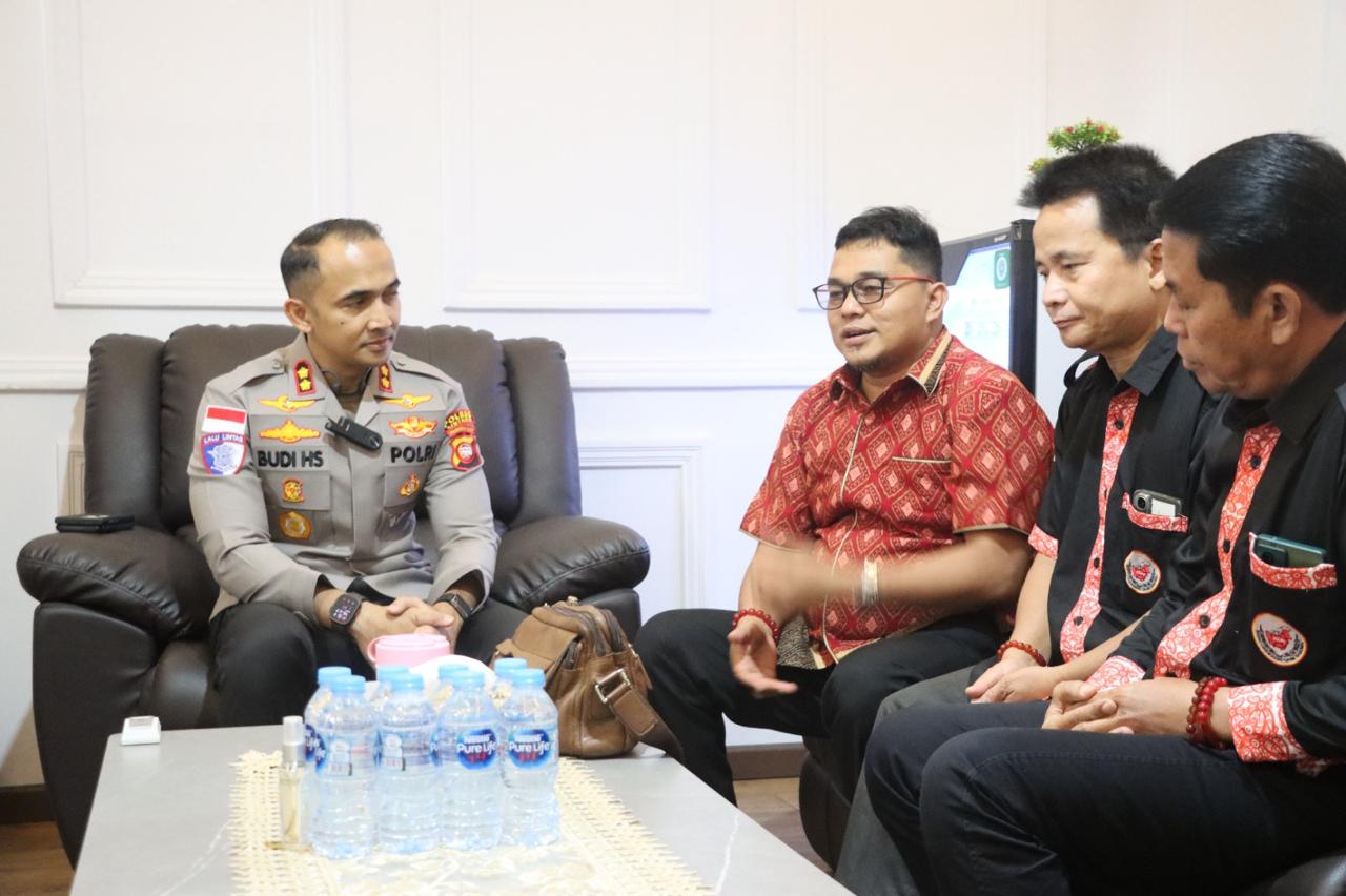 Kapolres Sintang Terima Silaturahmi ICDN Sintang, Perkuat Sinergi Hukum Adat dan Hukum Positif