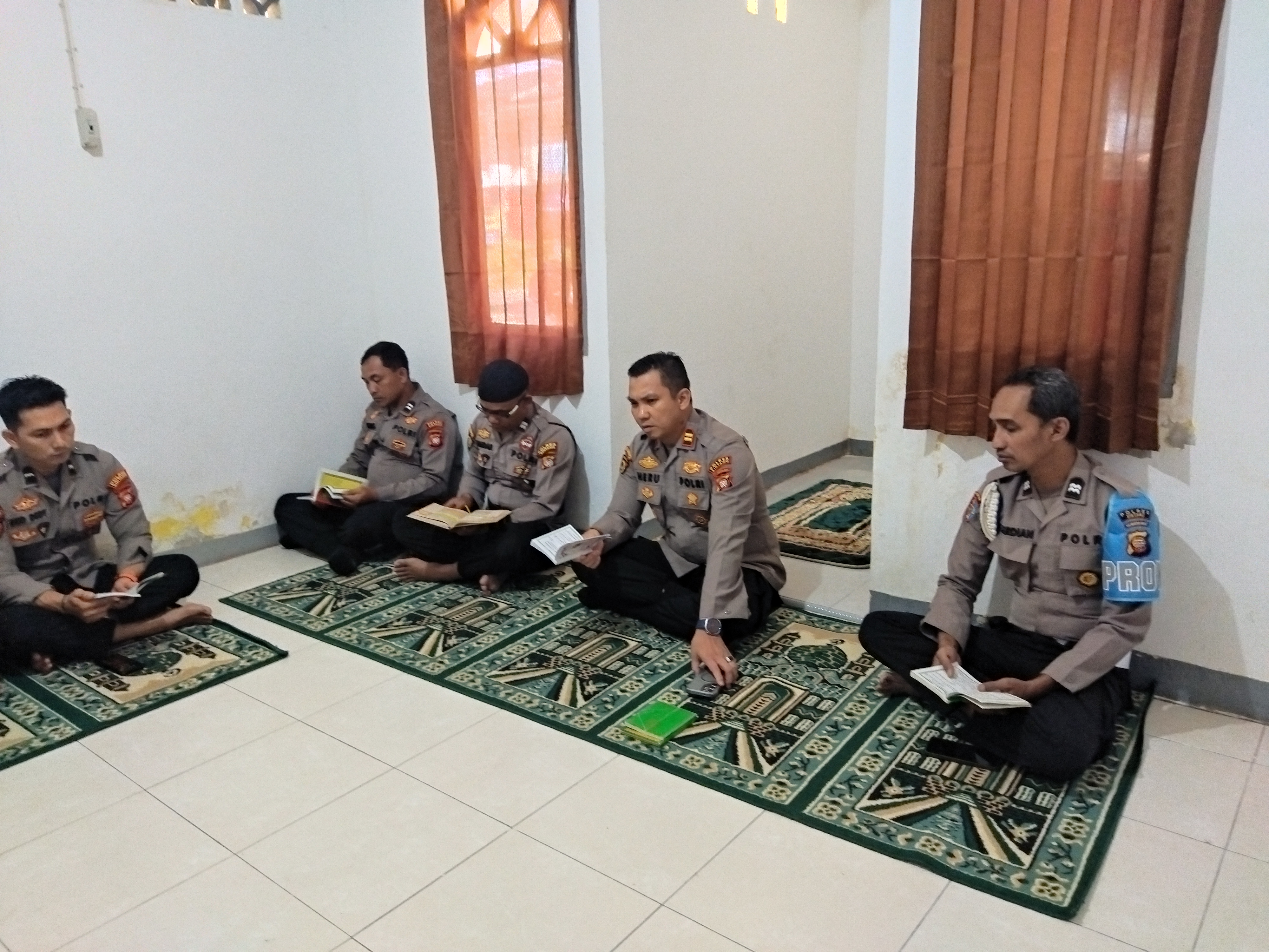 Perkuat Iman dan Integritas Personel, Polsek Sintang Kota Rutin Gelar Binrohtal Setiap Kamis
