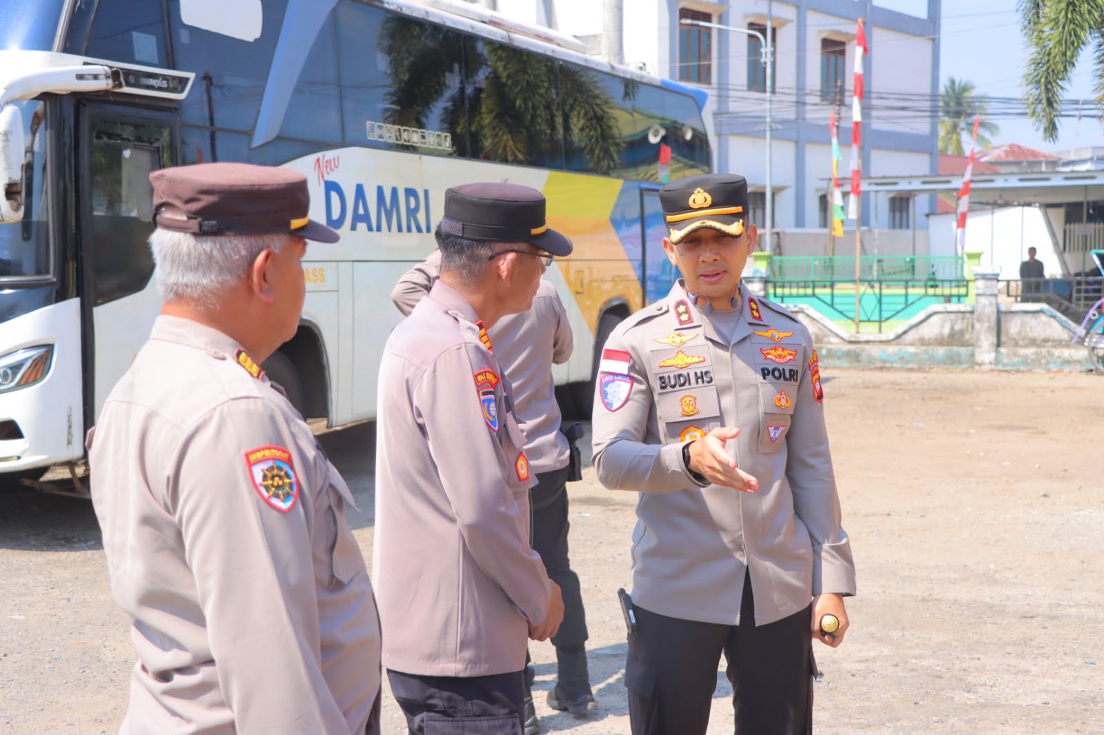 5 Ton Beras SPHP Disalurkan, Kapolres Sintang Turun Langsung