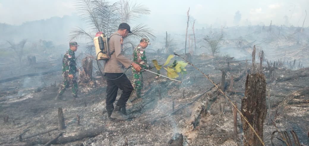 Polres Sintang Cek 14 Titik Hotspot, Pastikan Api Padam