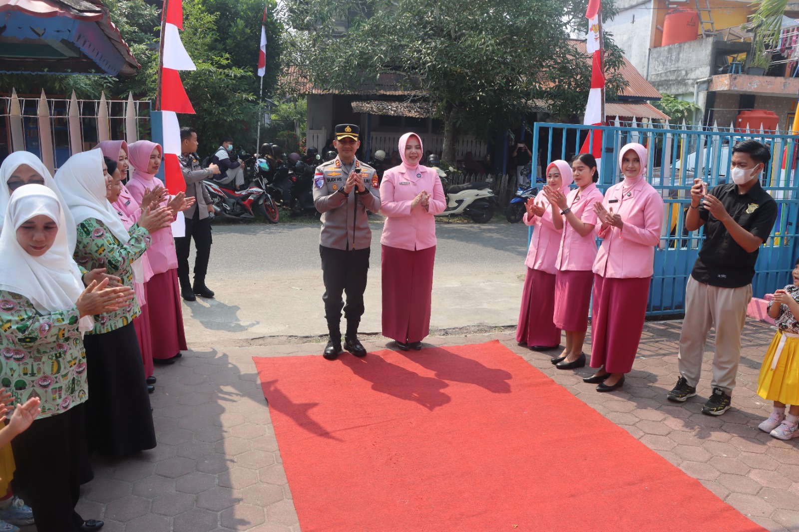 Kapolres Sintang Kunjungi TK Bhayangkari 08 Sintang