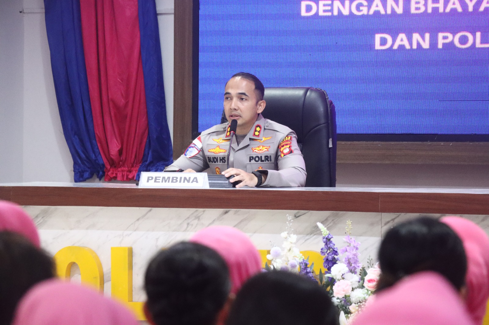 Kapolres Sintang Ingatkan Bhayangkari dan Polwan Bijak Bermedia Sosial
