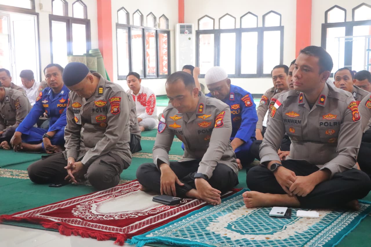 Polres Sintang Gelar Sholat Istisqa, Ajak Masyarakat Perbanyak Istighfar
