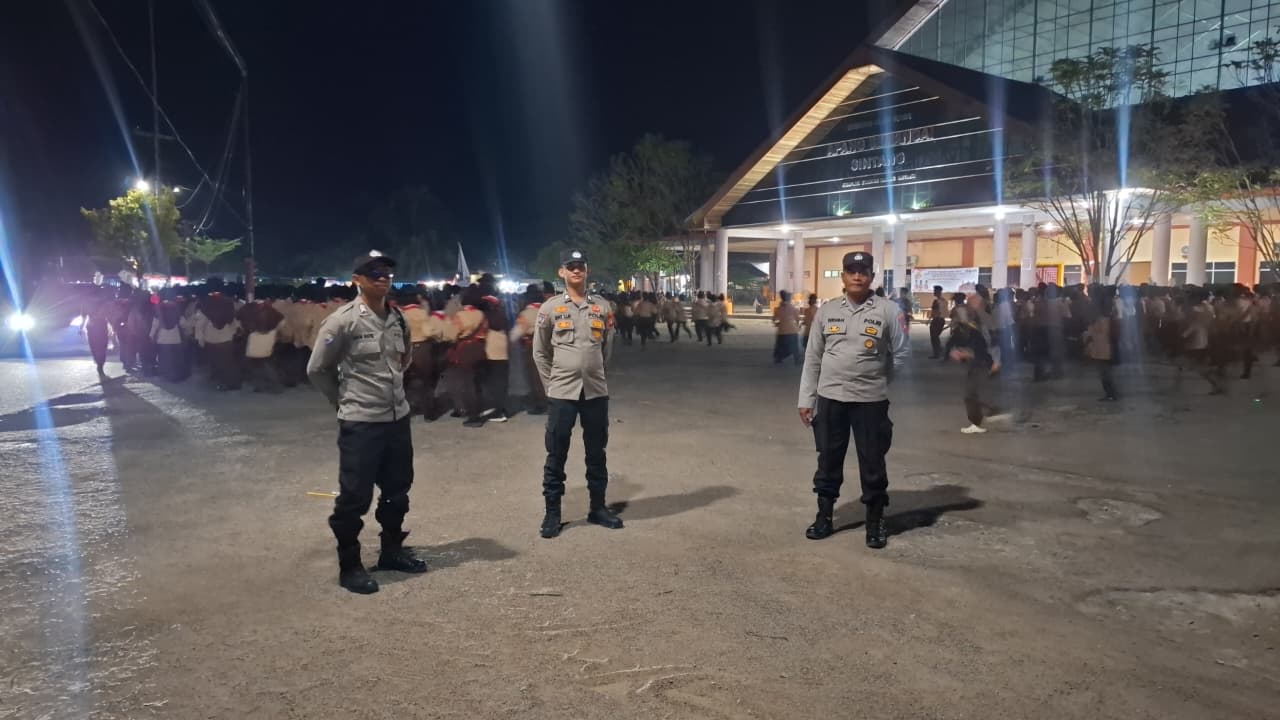 Polsek Sintang Kota Amankan Upacara HUT Pramuka ke-65 Kwarcab Sintang