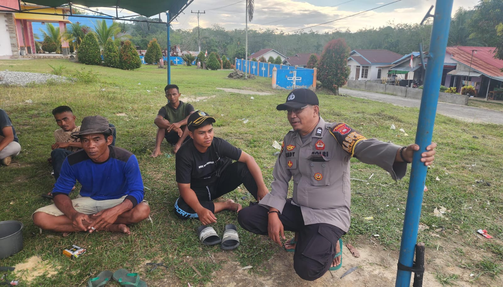 Polsek Tempunak Laksanakan KRYD Cooling System, Perkuat Sinergi Bersama Tokoh Masyarakat