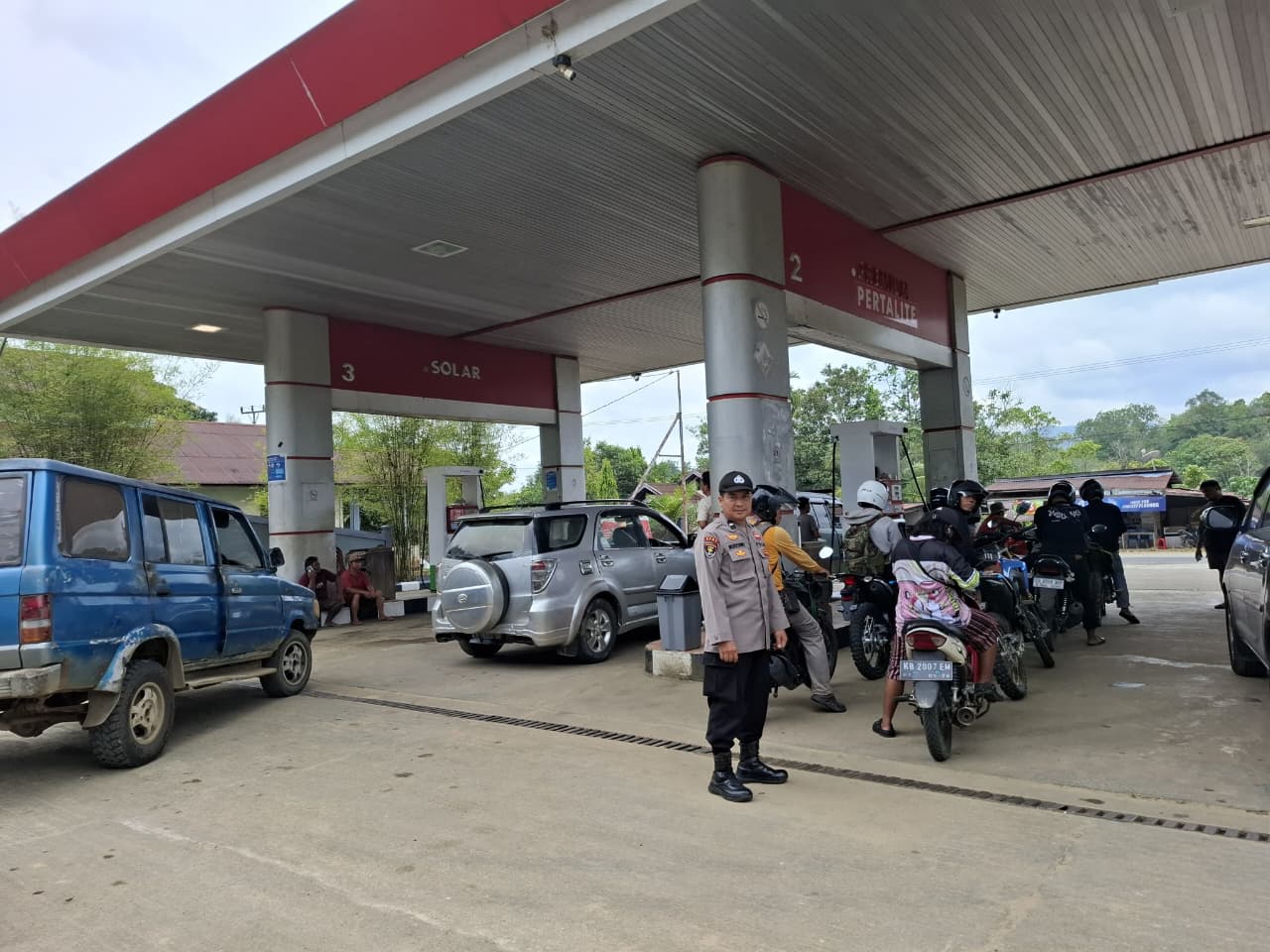 Polsek Kelam Permai Cek Ketersediaan BBM, Imbau Masyarakat Tidak Panic Buying