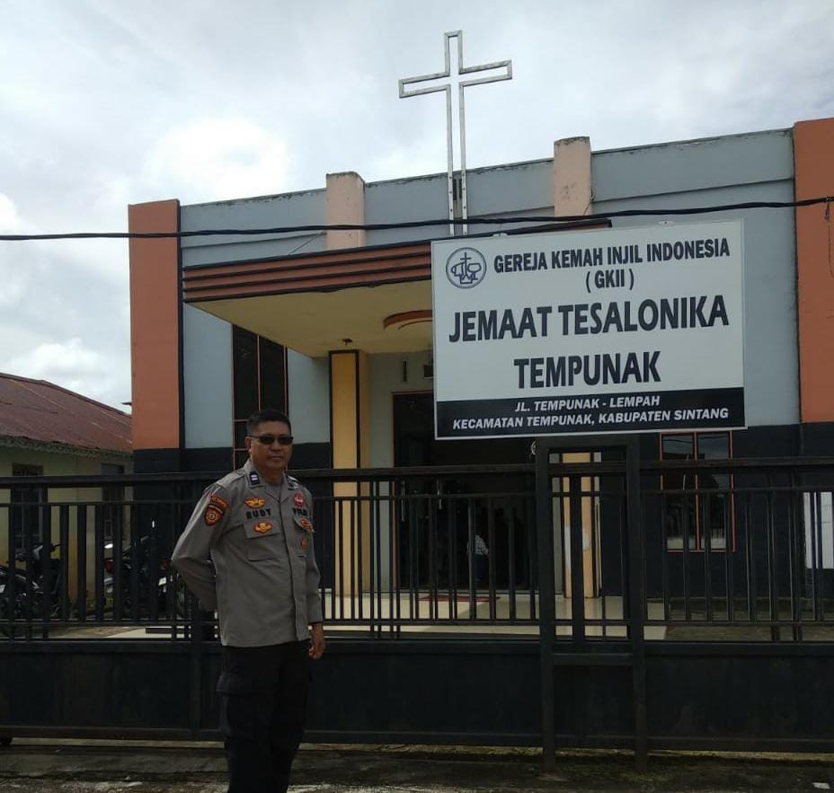 Polsek Tempunak Amankan Ibadah Minggu di Dua Gereja, Situasi Berjalan Kondusif