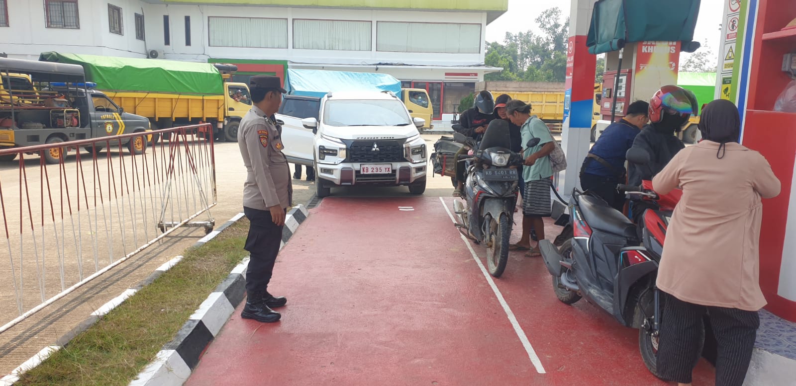 Polsek Sepauk Cek Stok BBM di Dua SPBU, Imbau Masyarakat Tidak Panik