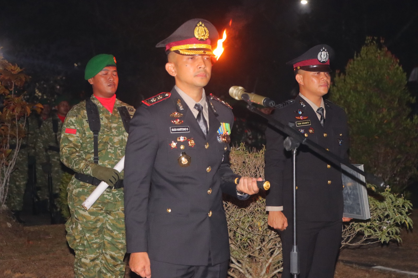 Kapolres Sintang Pimpin Upacara Kehormatan dan Renungan Suci di TMP Syuhada Pertiwi