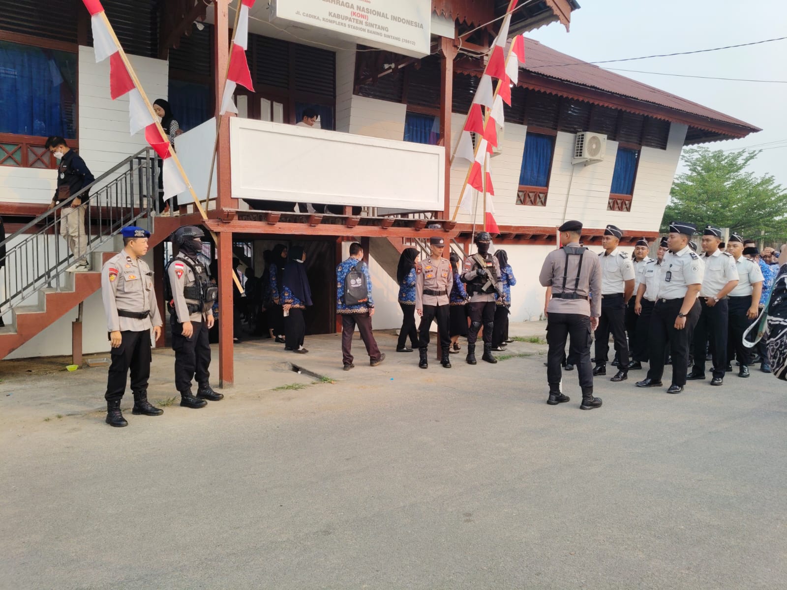 Polres Sintang Amankan Rangkaian Upacara HUT ke-81 Kemerdekaan RI
