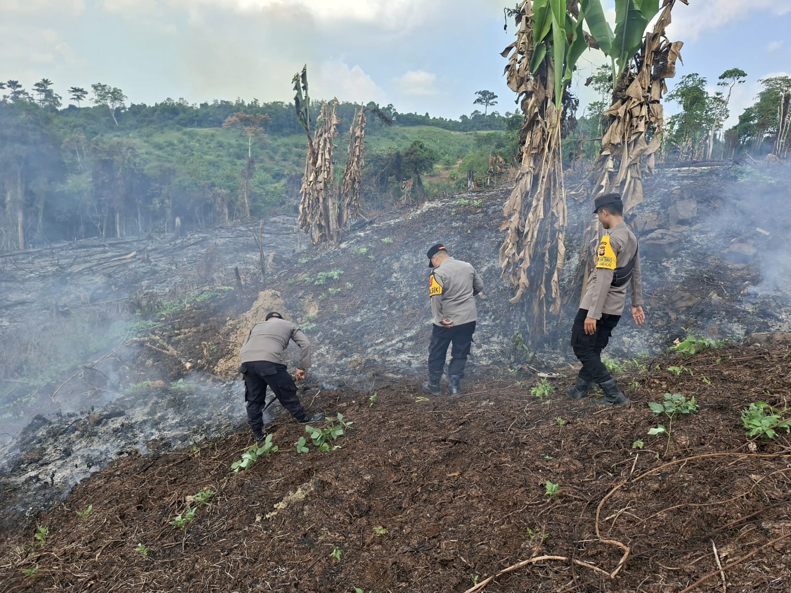 Polsek Ambalau Verifikasi 21 Titik Hotspot, Seluruh Titik Api Telah Padam