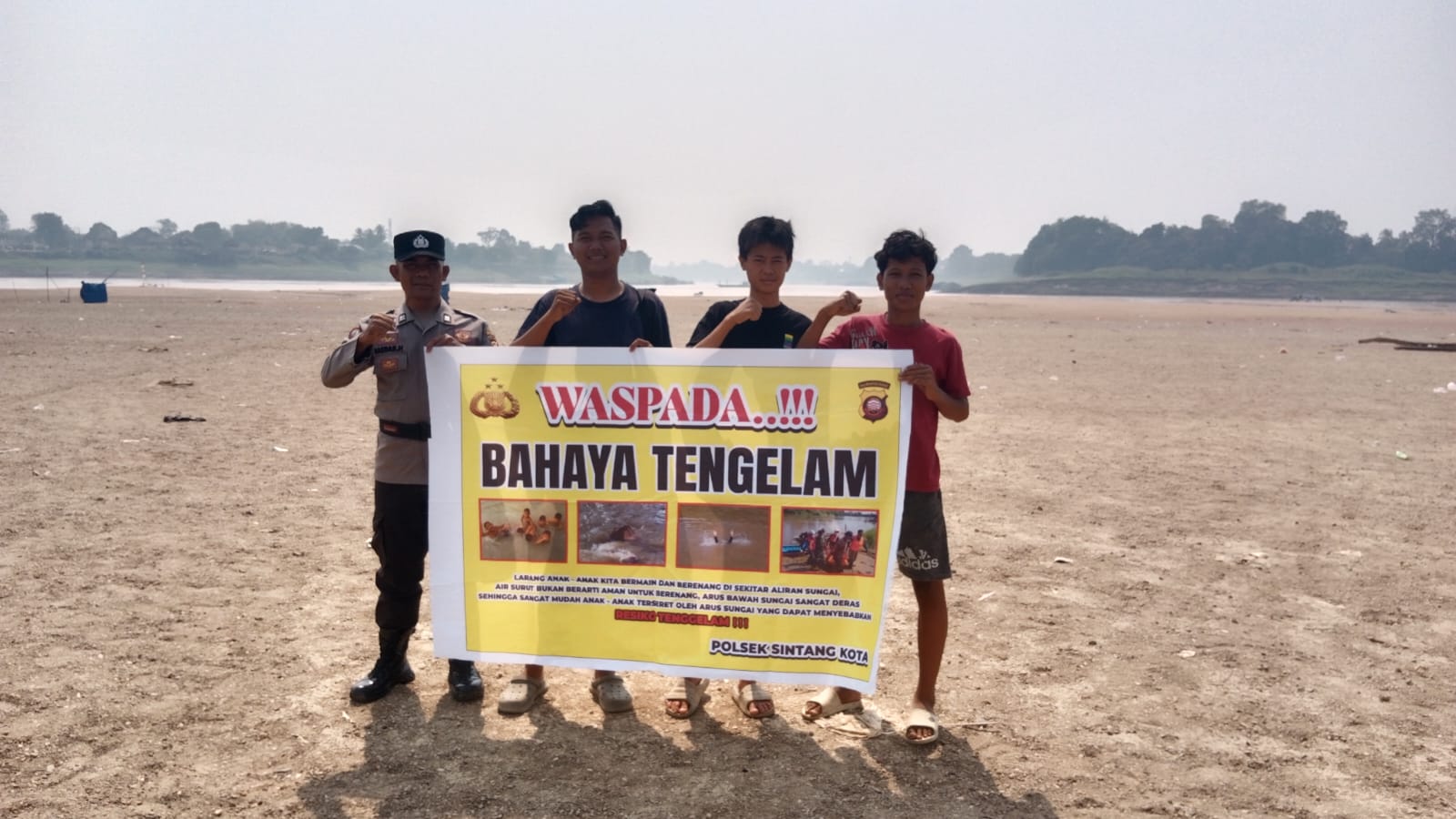 Polsek Sintang Kota Patroli dan Imbau Warga Waspada di Sungai