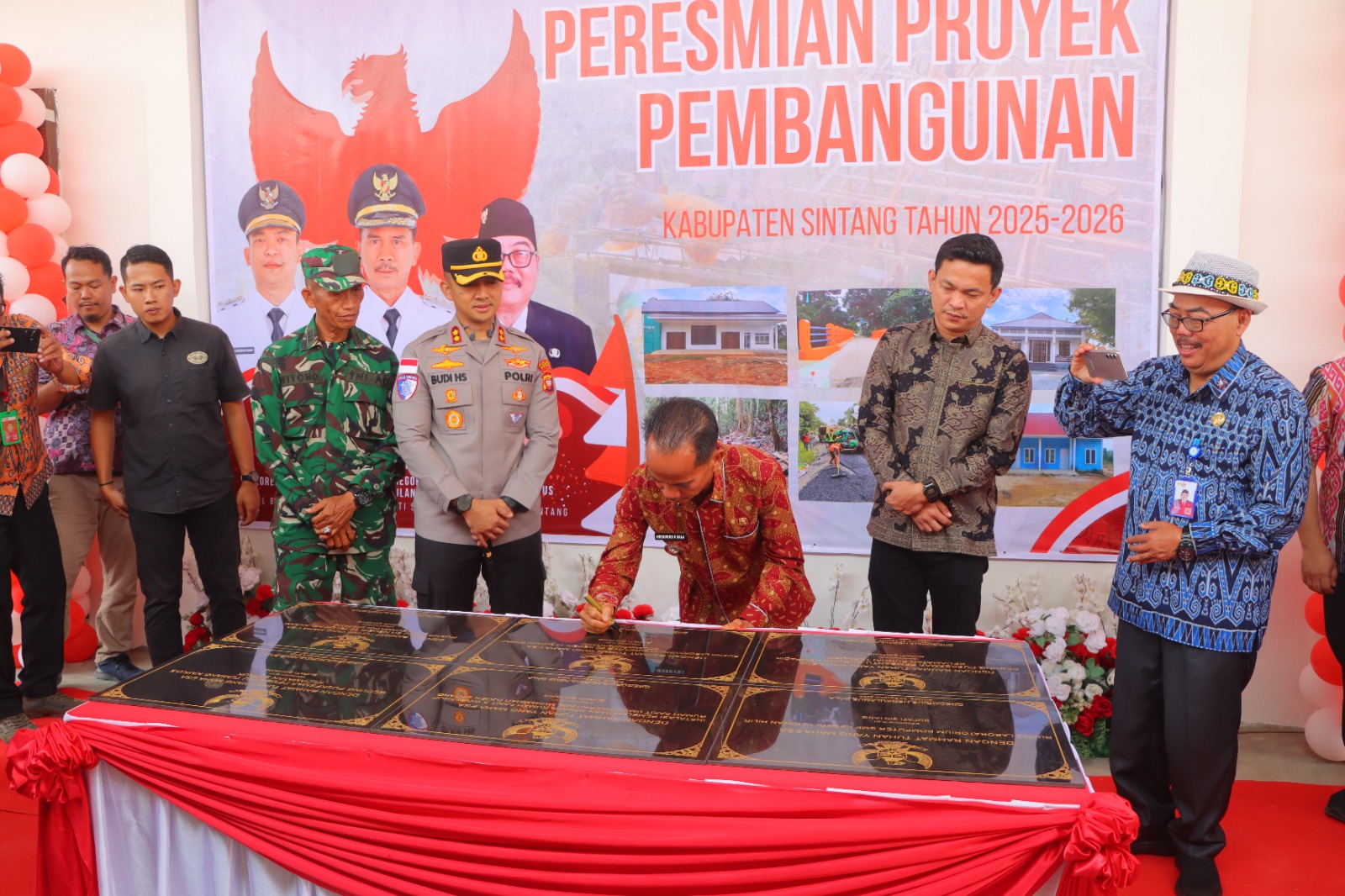 Kapolres Sintang Bersama Forkopimda Hadiri Peresmian Proyek Pembangunan Kabupaten Sintang
