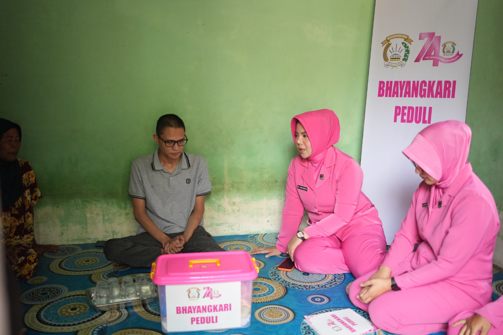 Ketua Bhayangkari Sintang Anjangsana, Beri Dukungan kepada Personel Sakit