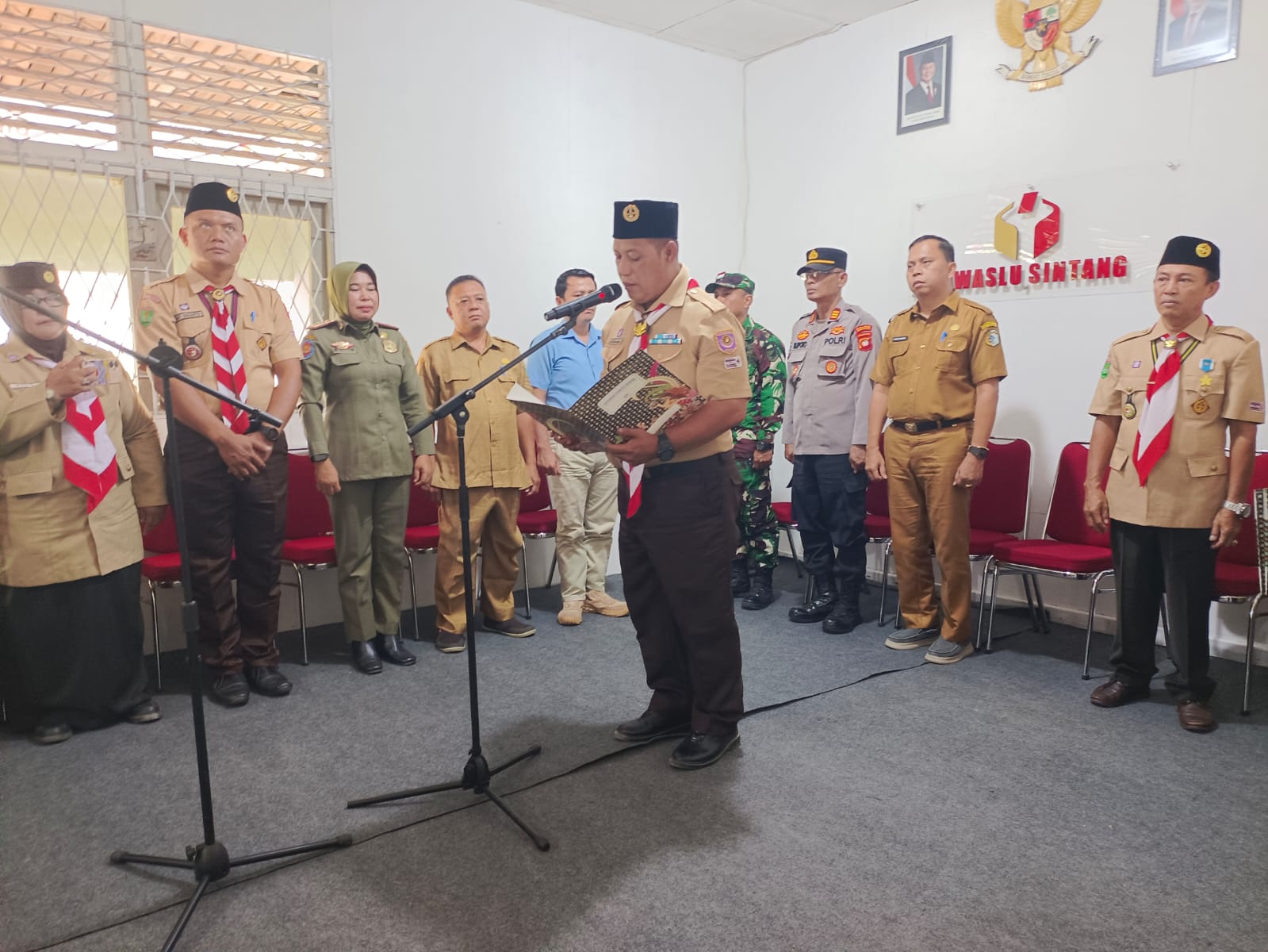 Kasat Binmas Polres Sintang Hadiri Pelantikan Saka Adhyasta Pemilu Sintang
