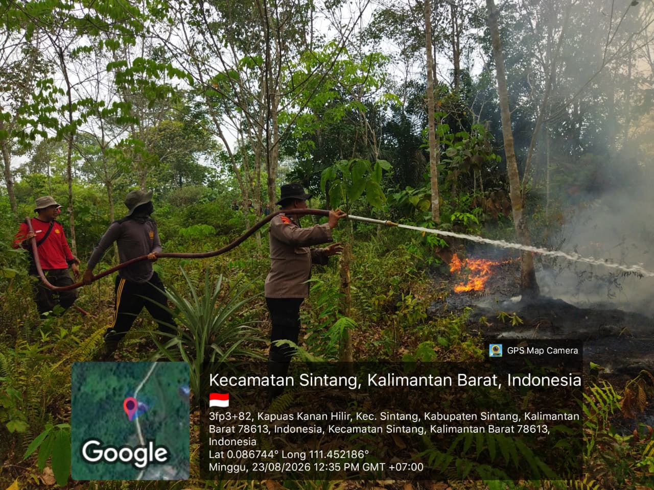 Tim Gabungan Padamkan Karhutla di Mengkurai