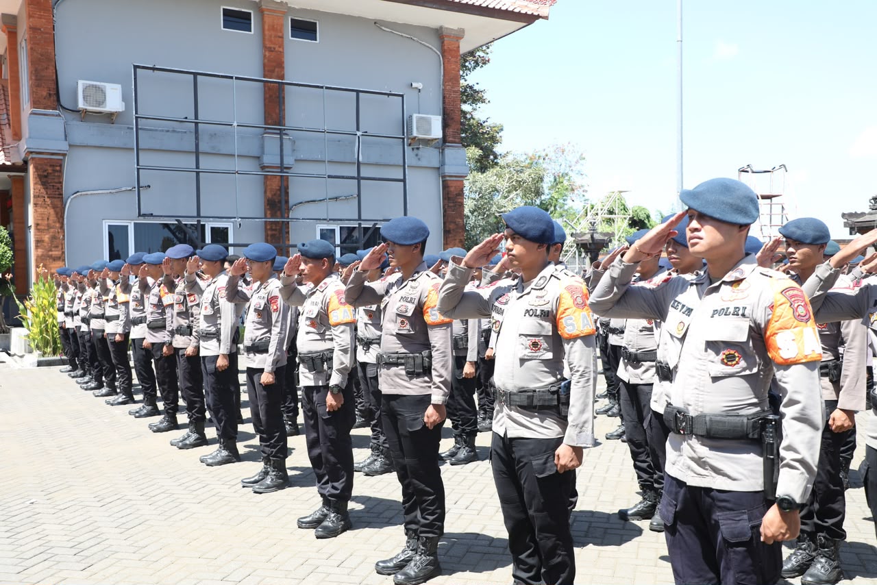 *Polri Kerahkan 300 Personel Brimob dari Kaltim dan Bali untuk Tangani Karhutla di Kalbar*