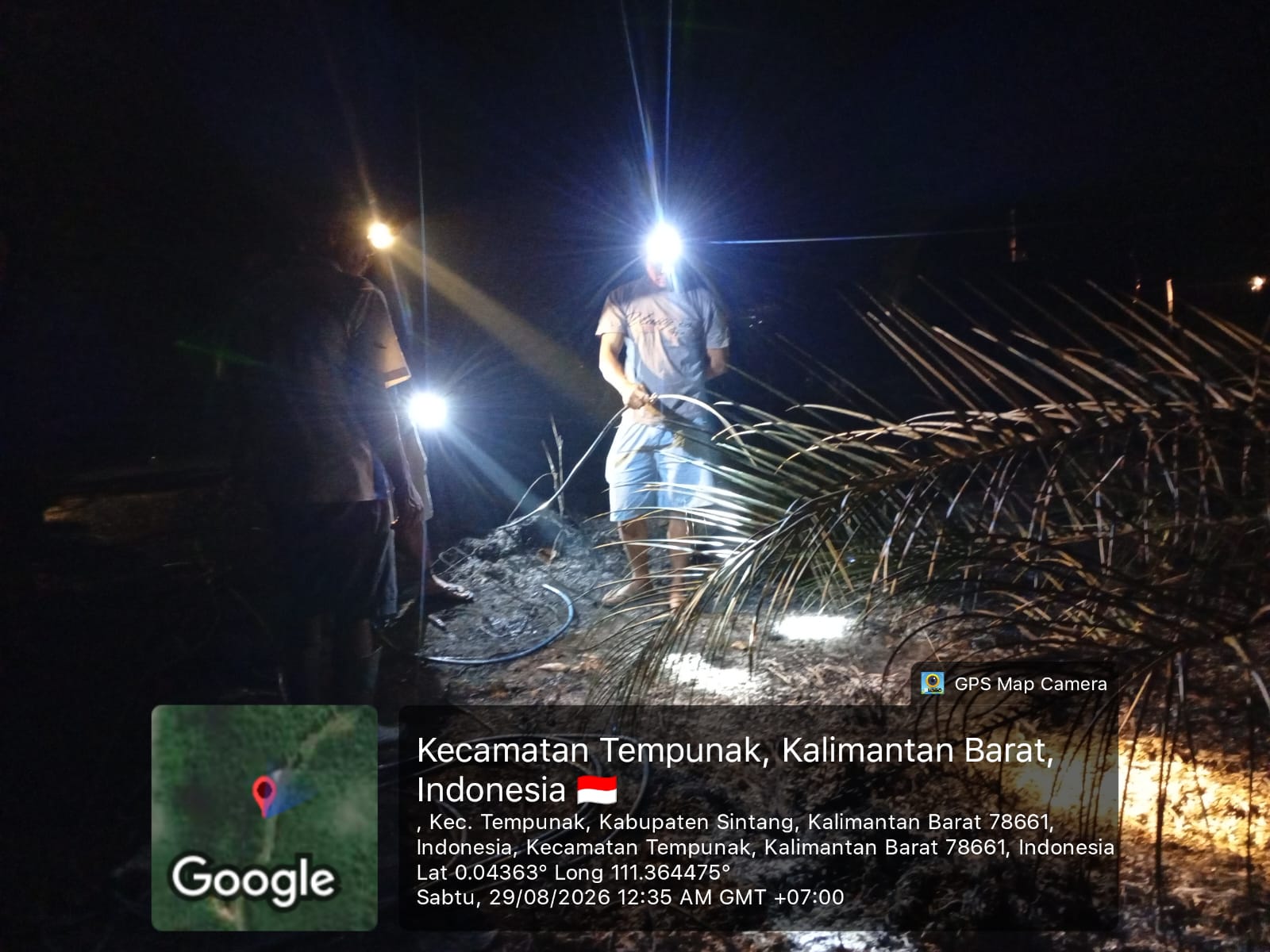 Polsek Tempunak Padamkan Karhutla di Desa Tempunak Kapuas