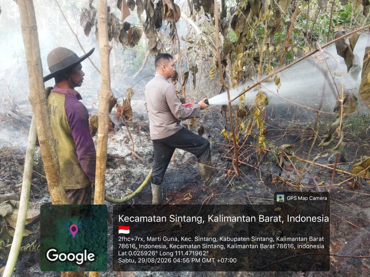 Dua Lokasi Dilanda Karhutla, Polsek Sintang Kota Bersama Tim Gabungan Turun Tangan