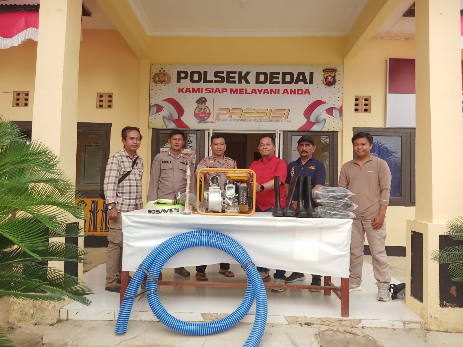 Dukung Penanggulangan Karhutla, PT WPP Serahkan Bantuan ke Polsek Dedai