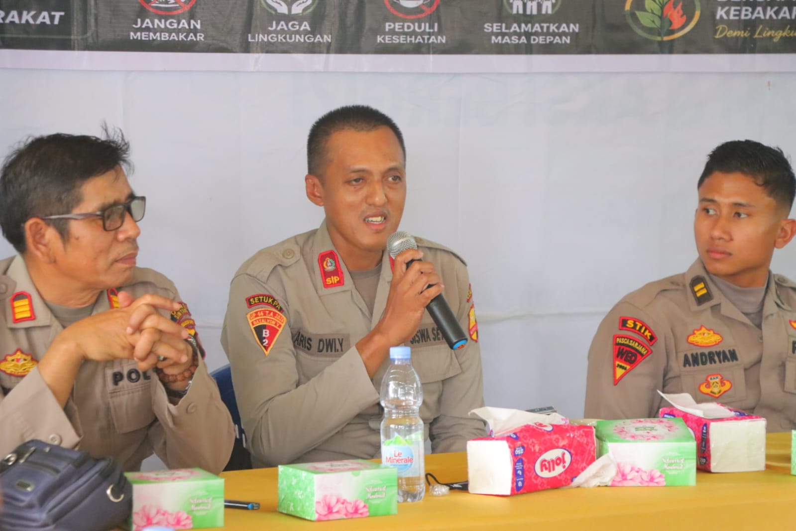 Satgas STIK Polri Serap Aspirasi Warga Dedai soal Karhutla
