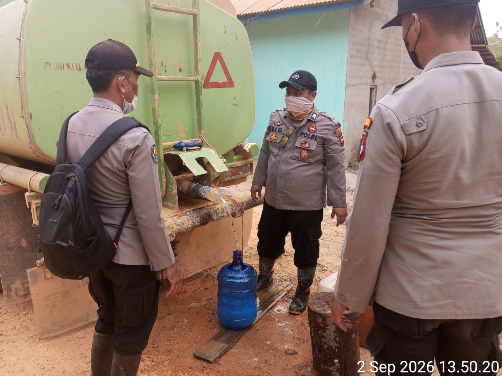 Polsek Kayan Hilir dan PT BTN Salurkan 8.000 Liter Air Bersih