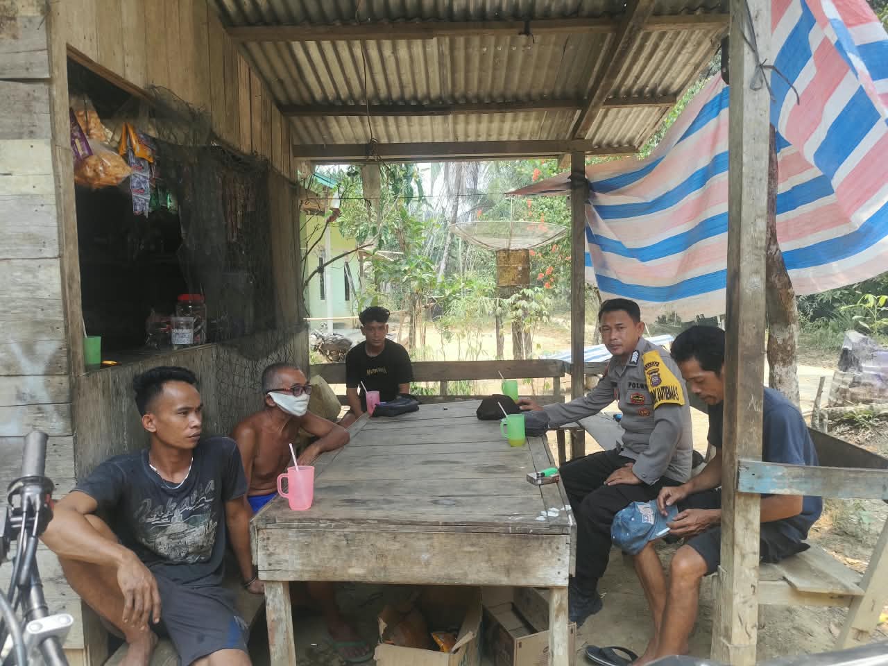 Cegah Karhutla, Bhabinkamtibmas Imbau Warga Tidak Bakar Lahan