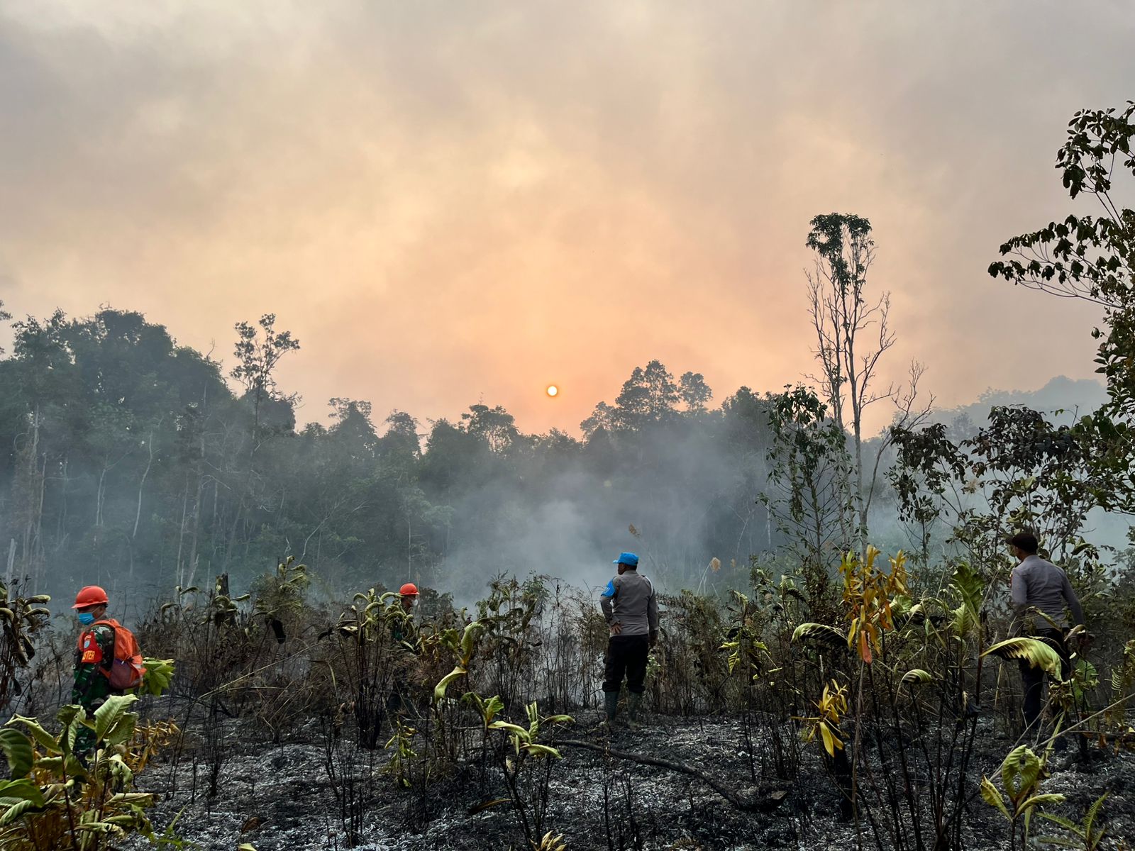TNI-Polri Padamkan 14 Titik Karhutla di Ketungau Tengah