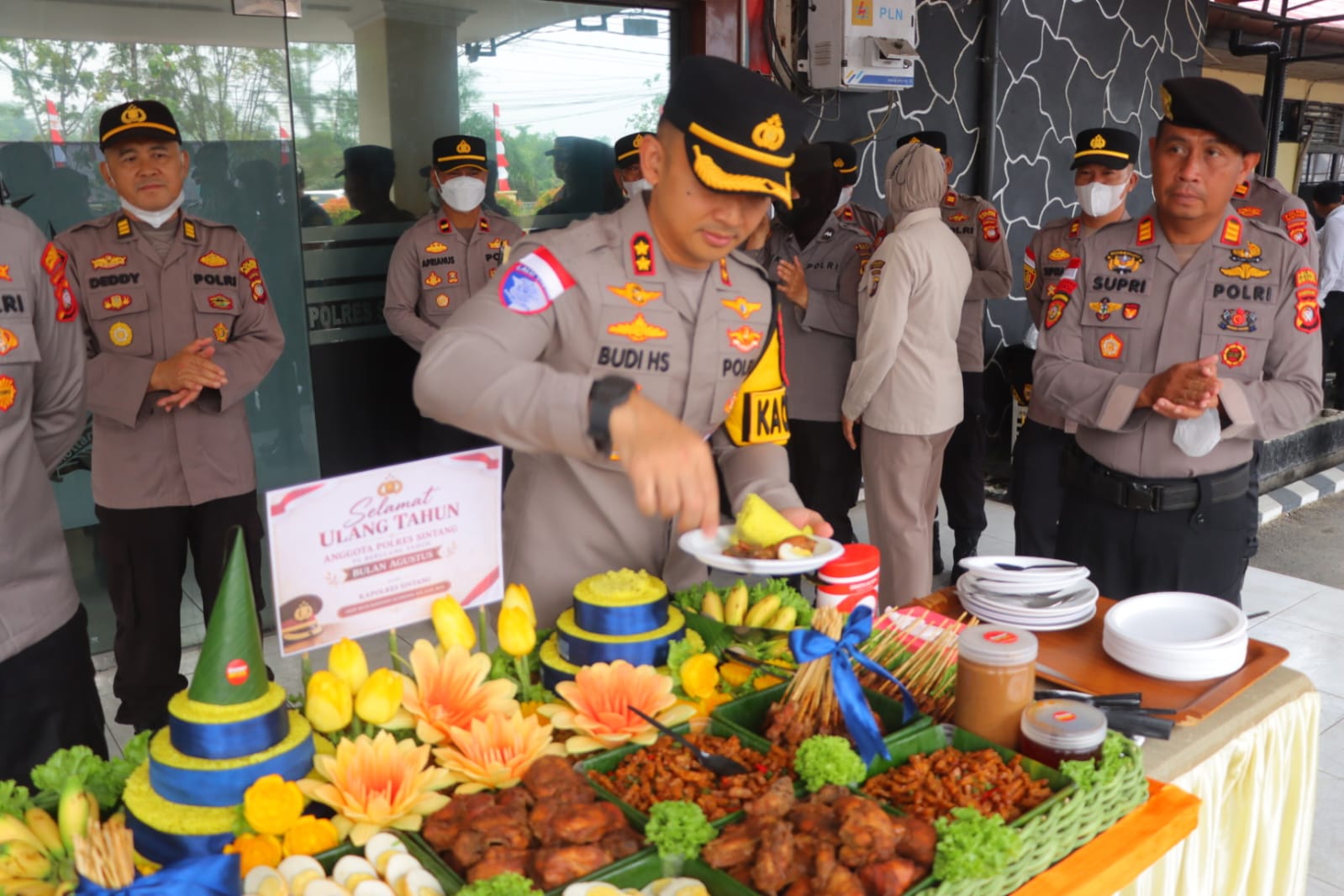 Kapolres Sintang Beri Penghargaan kepada Personel Berprestasi