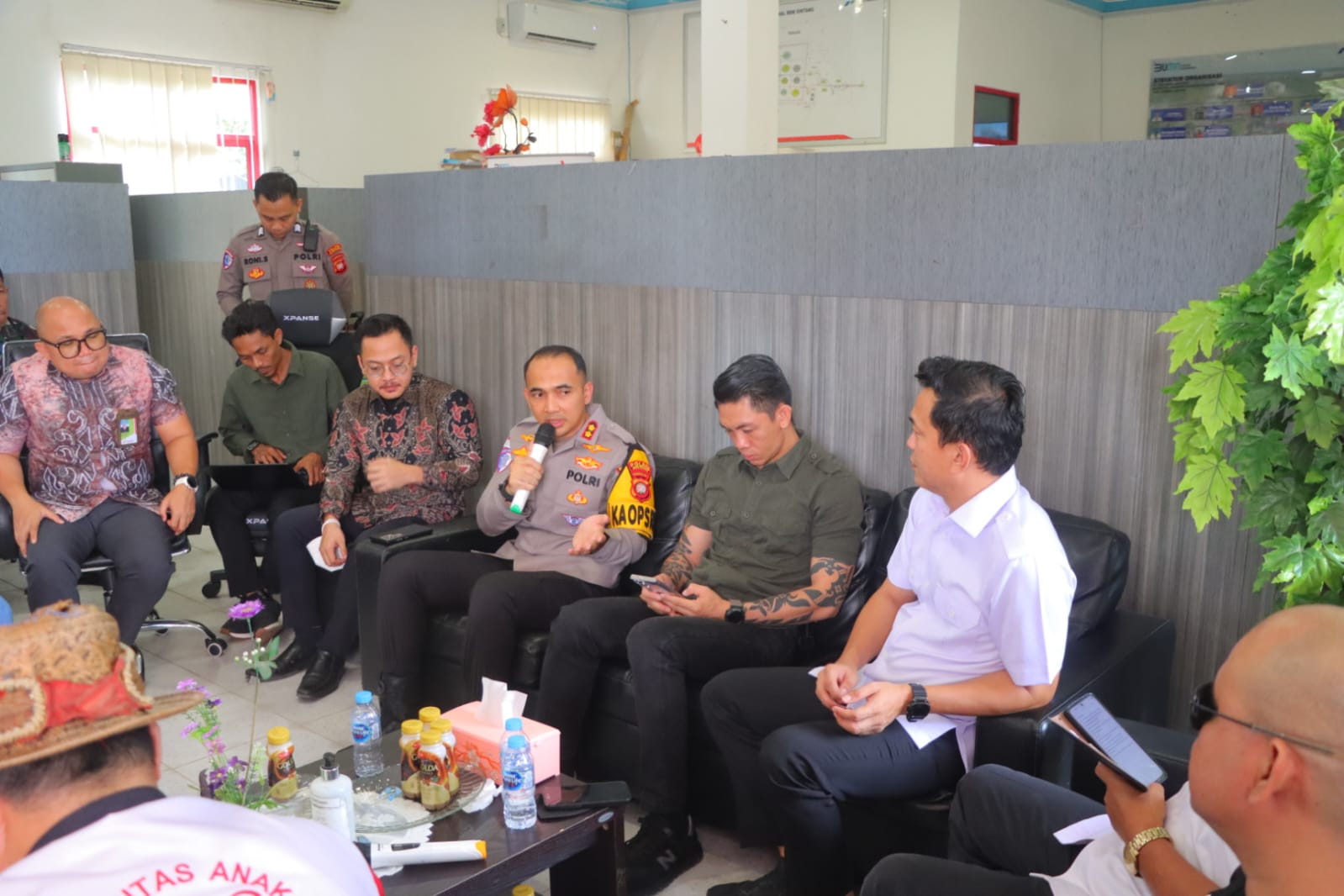 Polres Sintang Amankan Audiensi Aliansi Masyarakat di Depot Pertamina