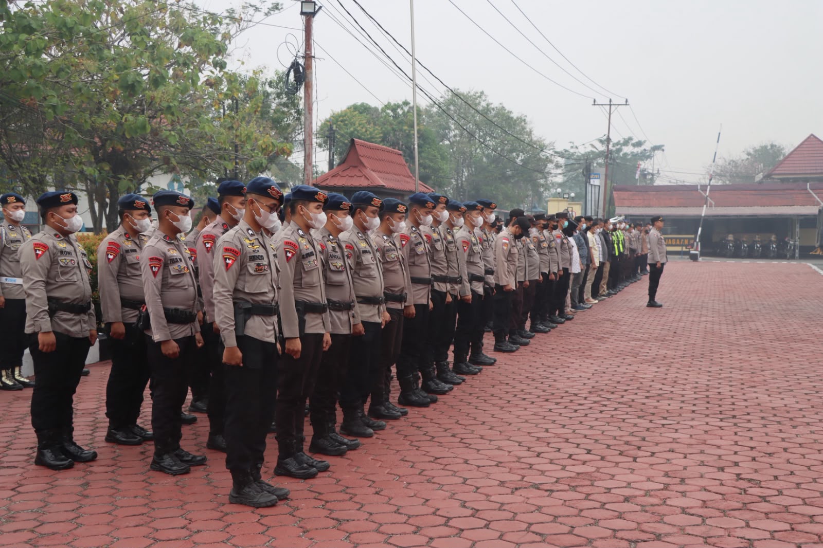 Perkuat Penanganan Karhutla, Polres Sintang Terima BKO 30 Personel Brimob Polri