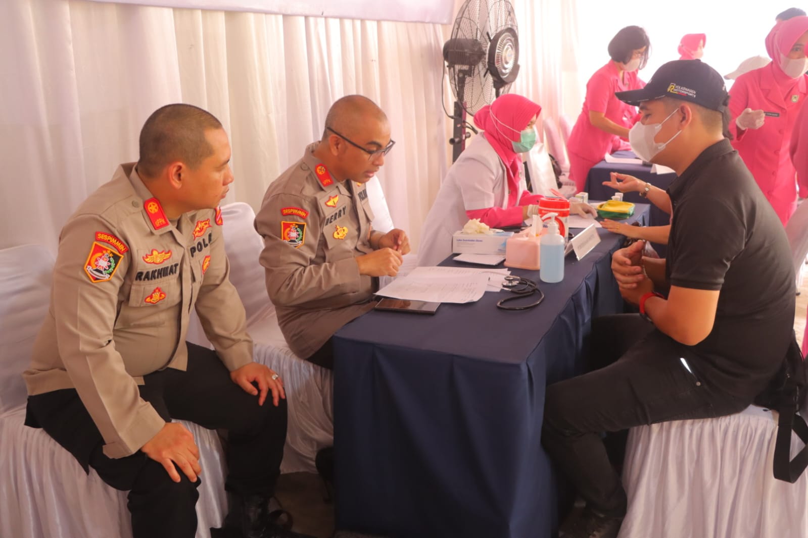 SPPK Lemdiklat Polri dan Bhayangkari Gelar Pengobatan Gratis untuk Warga Kelam Permai