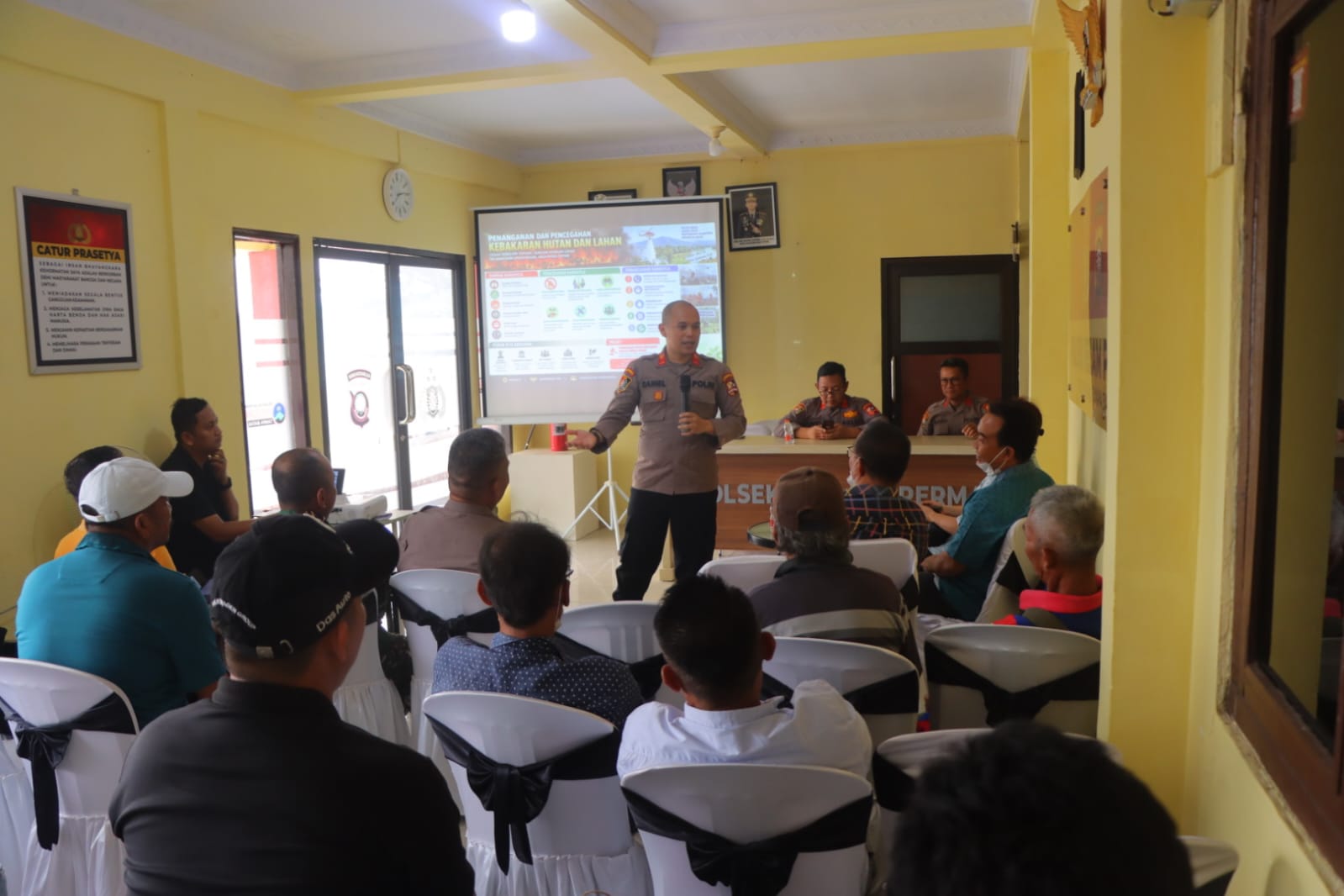 Cegah Karhutla, SPPK Lemdiklat Polri Edukasi Masyarakat Kelam Permai