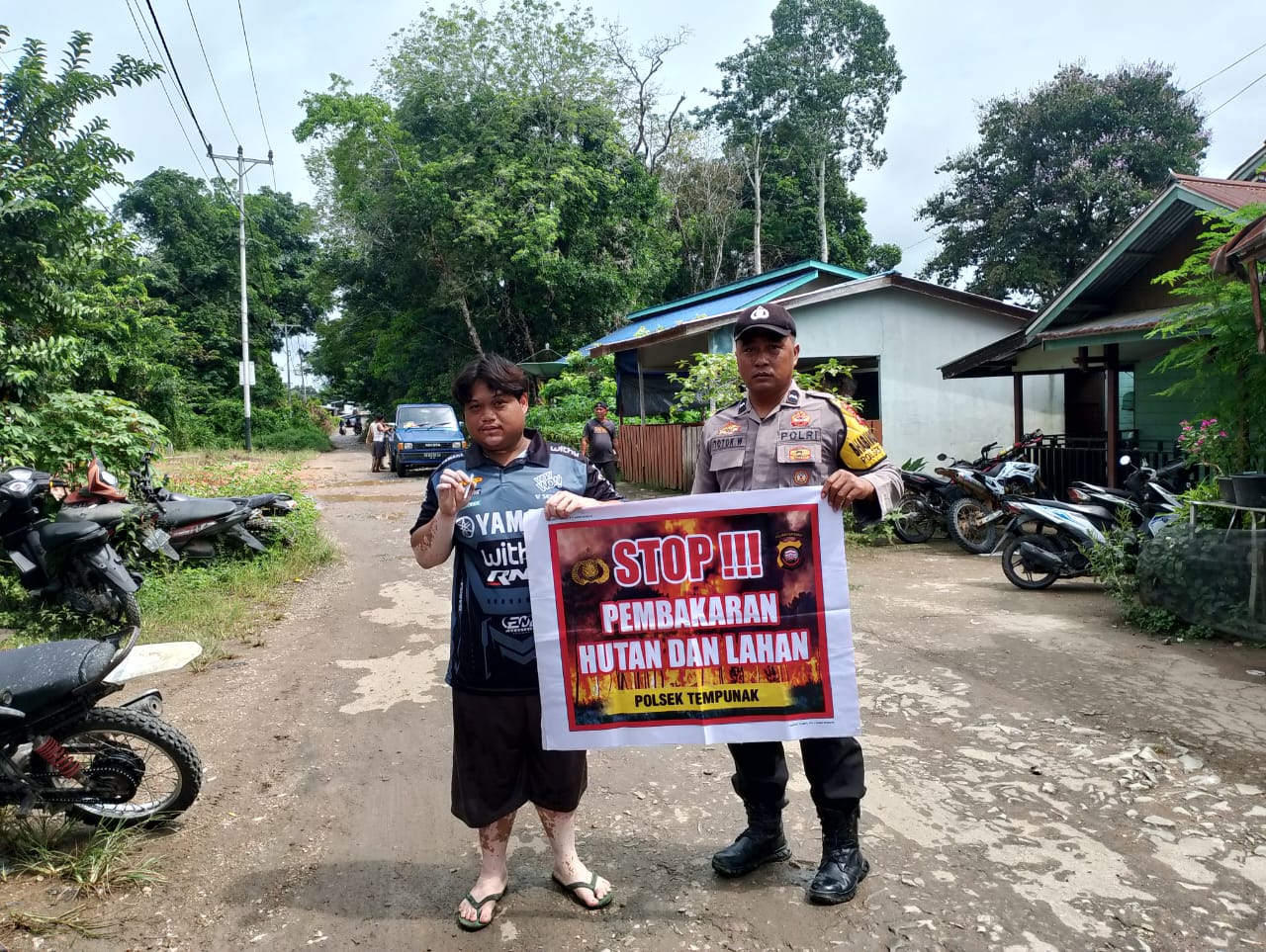 Polsek Tempunak Sosialisasikan Larangan Pembukaan Lahan dengan Membakar