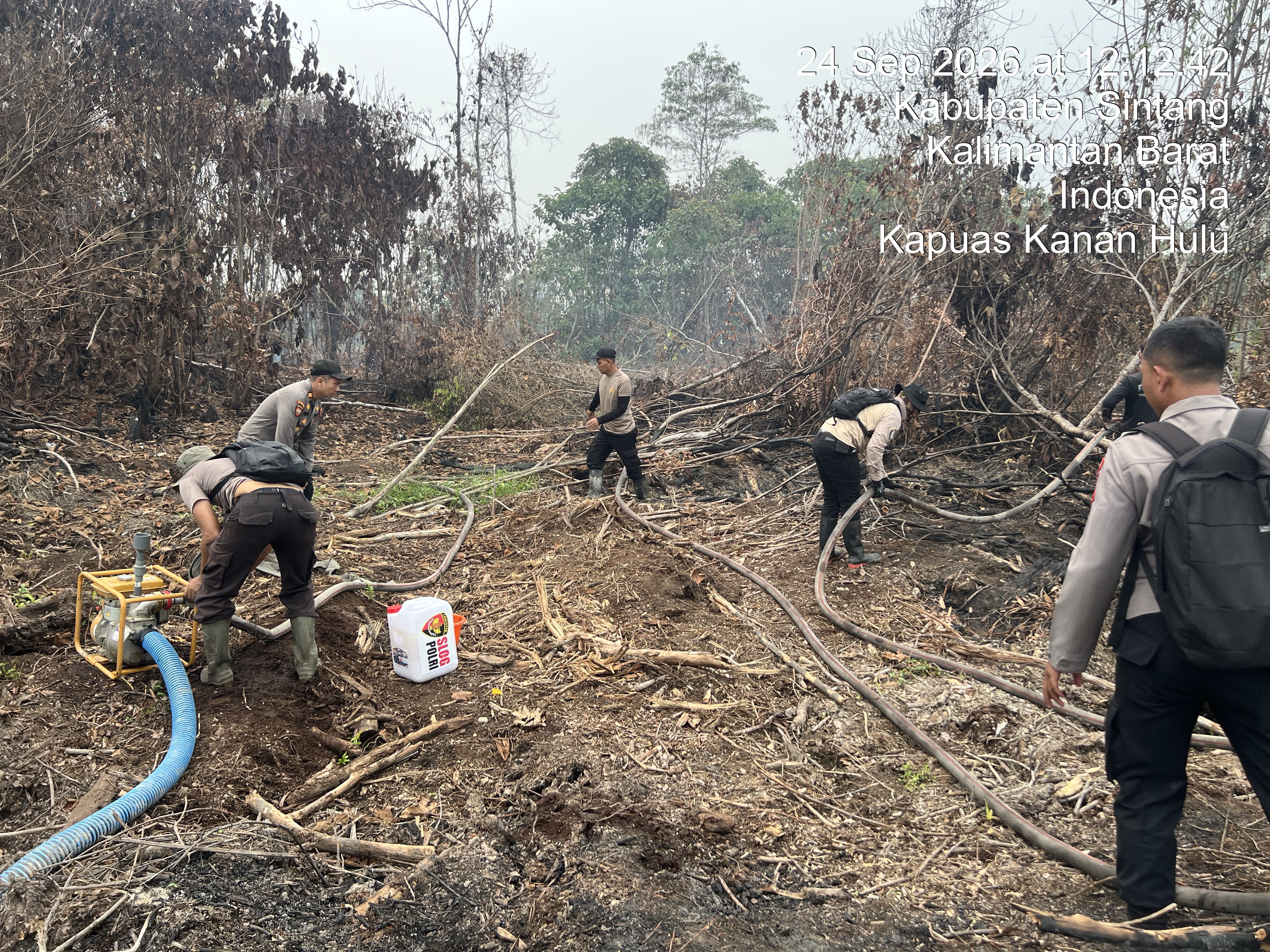 Polsek Sintang Kota Padamkan Karhutla Seluas 1 Hektare di Kapuas Kanan Hulu