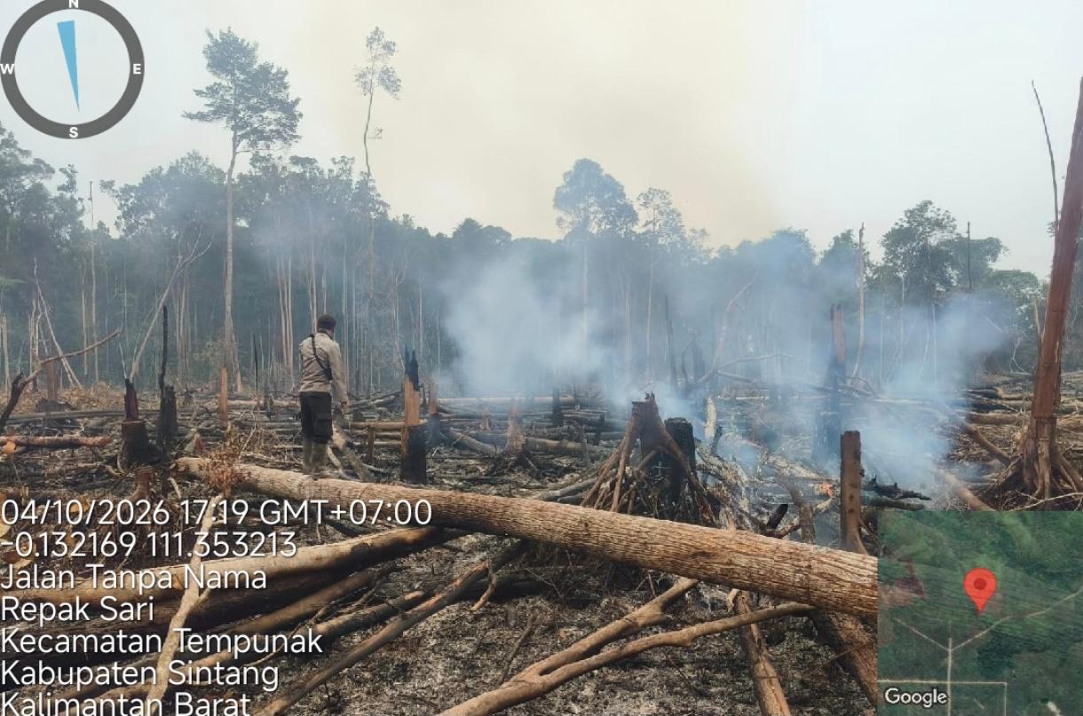 TNI-Polri dan Warga Tangani Karhutla di Desa Gurung Mali dan Repak Sari