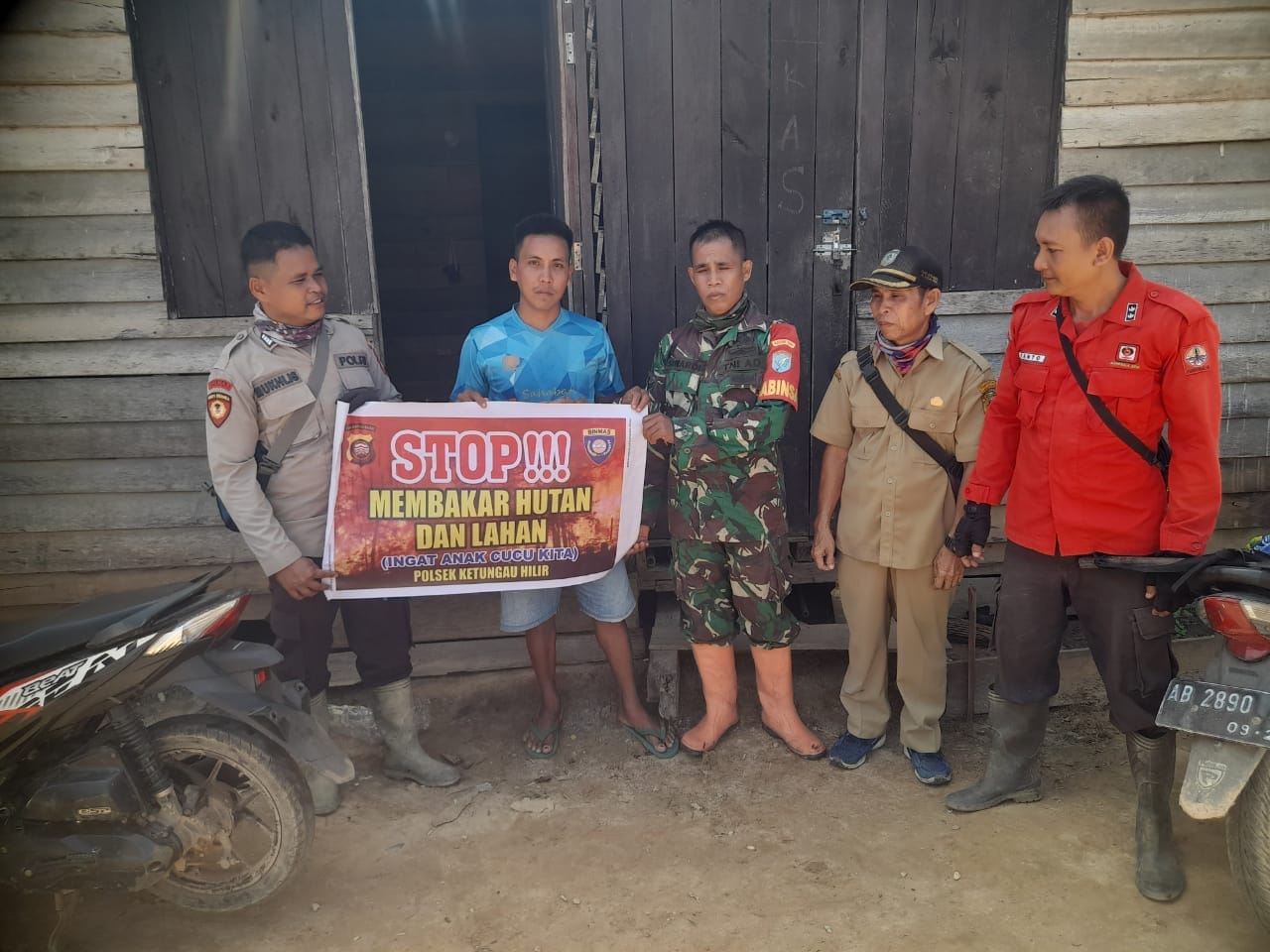 Bhabinkamtibmas Polres Sintang Edukasi Warga di 14 Kecamatan