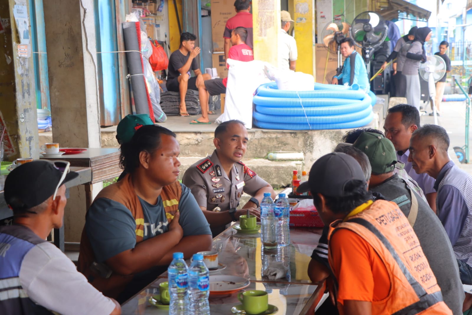 Ngopi Bareng Kapolres Sintang, Ajak Tokoh Masyarakat Bersama Berantas Narkoba dan Kejahatan Digital