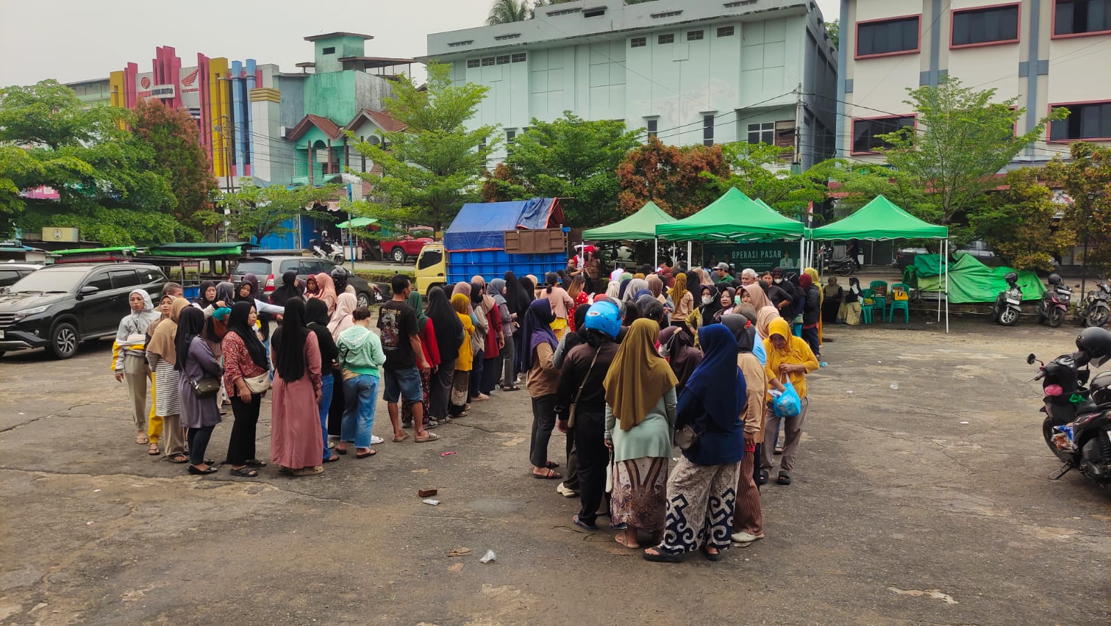 Polres Sintang Pantau Operasi Pasar Murah, Ribuan Kilogram Bahan Pangan Disediakan